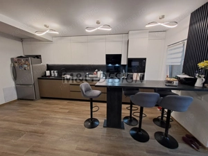 3 camere  bloc nou, 80 mp utili , balcon de 20 m