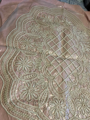 Mileu Macramé lucrat manual, model floral complex (100x50 cm) - Piesă de colecție