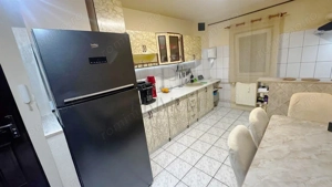 SOARELUI - 4CAM - DECOMANDAT - 2 BAI - CONFORT 1 - RENOVAT - BLOC ANVELOPAT - imagine 8