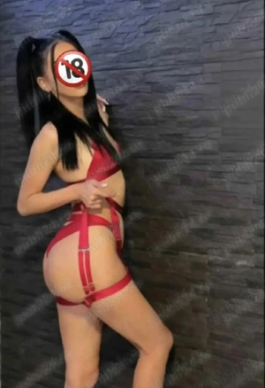 Brunetă Xxx- Deep blowjob 