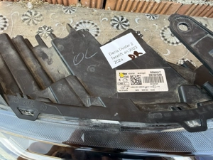 Dacia Duster II Facelift (2023–2024): Far dreapta + stânga - imagine 4