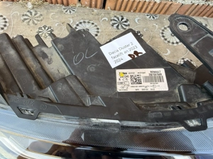 Dacia Duster II Facelift (2023–2024): Far dreapta + stânga - imagine 5