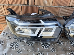 Dacia Duster II Facelift (2023–2024): Far dreapta + stânga - imagine 2