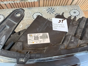 Dacia Duster II Facelift (2023–2024): Far dreapta + stânga - imagine 3