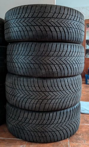 set 4 anvelope M+S/iarna 255/50/19 Bridgestone