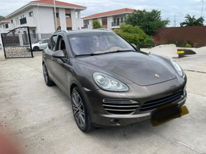Porsche Cayenne îngrijit cu revizii la zi  - imagine 2