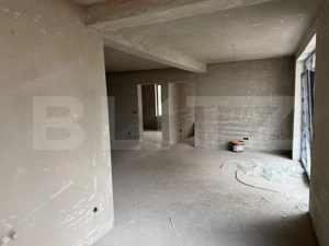 Casă cu 4 camere 250 mp și un teren de 800 mp