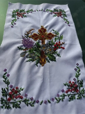 Prosop traditional cu margele