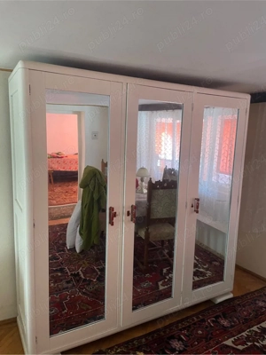 Mobilă alba din lemn ,dulap din lemn,covor din lână