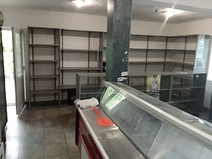 Închiriez spațiu magazin de 42 metri pătrați str Fermierului Nr 327 