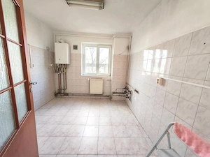 Vand apartament cu 4 camere,decomandat,etajul 3,garaj sub bloc,Bld.Cetatii - imagine 14