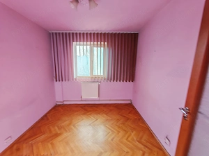 Vand apartament cu 4 camere,decomandat,etajul 3,garaj sub bloc,Bld.Cetatii - imagine 8