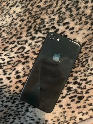 Vând sau schimb iPhone 8 poze reale
