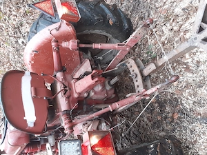 Vând tractor în patru pistoane 40 de cai putere preț 2000 e - imagine 5