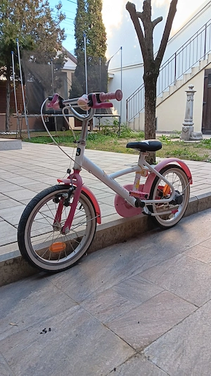 Bicicleta mica pentru copii intre 4 si 8 ani, fara roti ajutatoare
