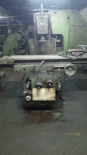 Mașină de Frezat Universală