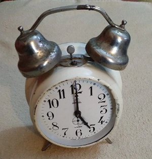 ceas de masa vintage made in Romania 