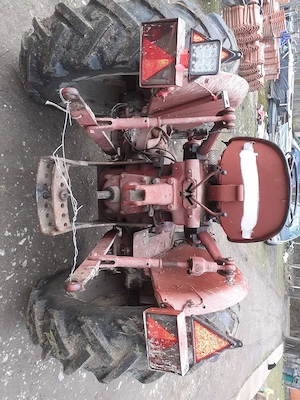 Vând tractor în patru pistoane 40 de cai putere preț 2000 e - imagine 2