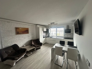 Apartament de vanzare - 3 camere Zona Marul de Aur