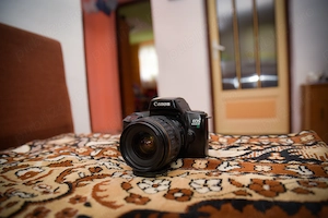 2 aparate foto cu film si obiectiv