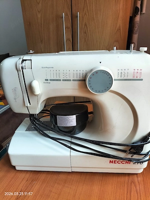 Mașină de cusut Necchi 270