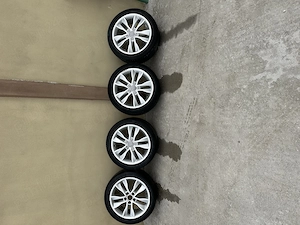 Vand jante aliaj pe 17’ originale Aufi A3