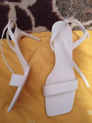 Sandale marca stradivarius