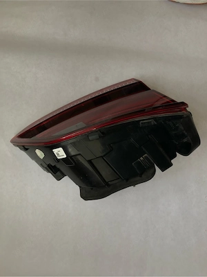 Volkswagen Arteon Lampă spate în capacul portbagajului 3G8945308N - imagine 4