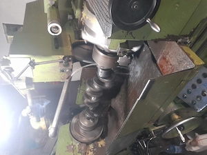 Mașină rectificat arbori cotiți 