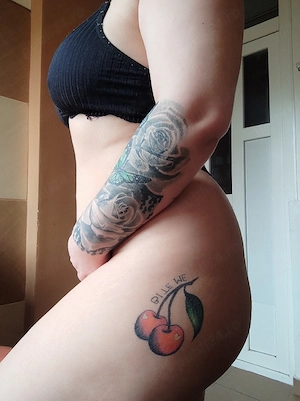 La Locație fac confirmare cu tatuajele sunt o fata cu forme Am si WhatsApp Te aștept la relaxare