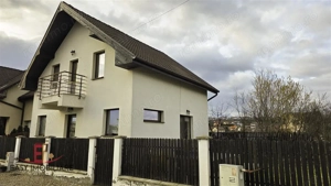 Casa individuala Unirii, 2 dormitoare, 2 bai, 80 mp, zona linistita.