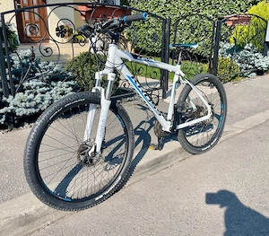 Bicicleta marca Kross Level A3 pe 26'.