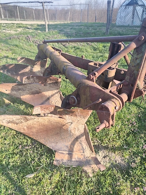 Vând Tractor UTB 650
