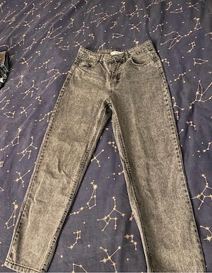 Blugi marimea M, stil momfit