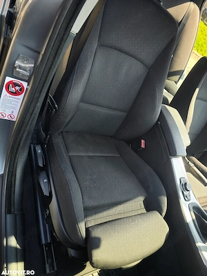 Vând mașină   Întreținută impecabil, stare tehnică excelentă! - imagine 9