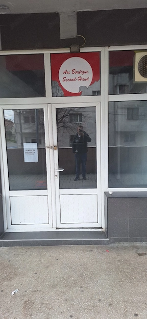 Închiriez spațiul comercial 