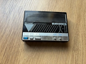 Sharp JC-11, player de casete stereo portabil (Walkman) metalic