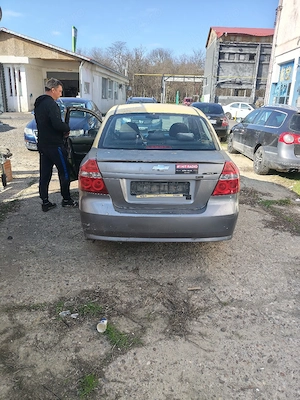 Vând Chevrolet Aveo  - imagine 5