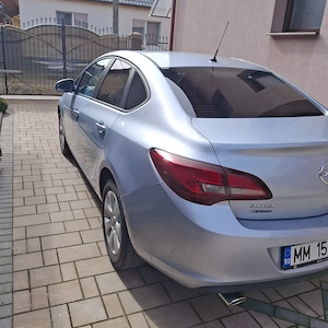Opel Astra J  Sedan 1,4 Turbo - imagine 10