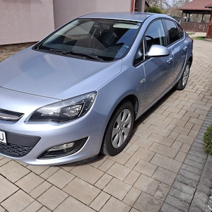 Opel Astra J  Sedan 1,4 Turbo - imagine 3