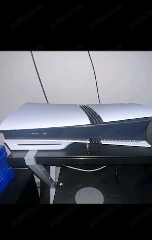 Vând PlayStation 5 Pro 3TB + 2 controllere