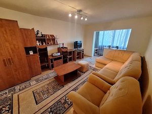 450 euro!!!Ap.cu 3 camere Et 1 cu centrala proprie Zona Bucovina