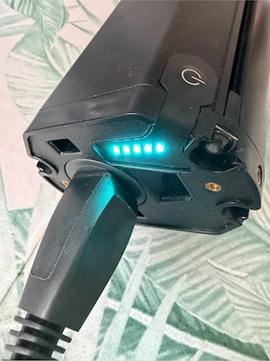 Vând baterie Bosch PowerTube 750Wh, +incarcator original - imagine 2