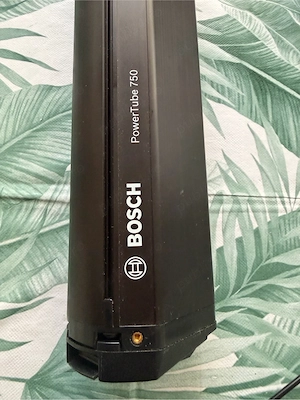 Vând baterie Bosch PowerTube 750Wh, +incarcator original - imagine 3