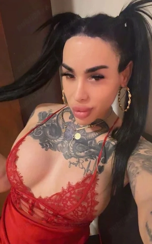 Transexula noua an orașu  tău numele meu e  Karla 