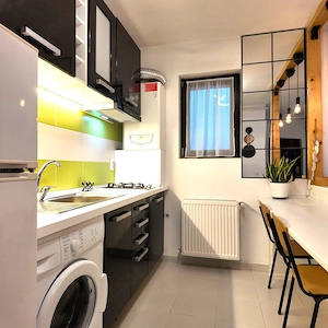 Garsoniera de inchiriat, luminoasa, metrou Dimitrie Leonida