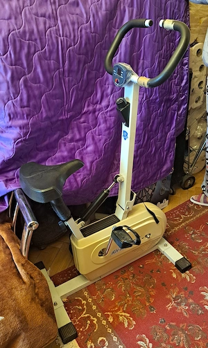 Bicicleta stationara cu efort reglabil