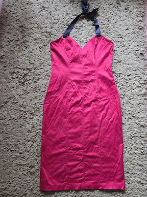 Rochie rosie din satin cu panglica neagra