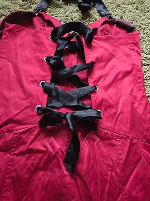 Rochie rosie din satin cu panglica neagra - imagine 5