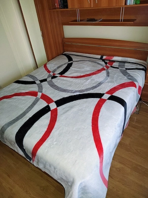 Vând pat 160 200 cu saltea 